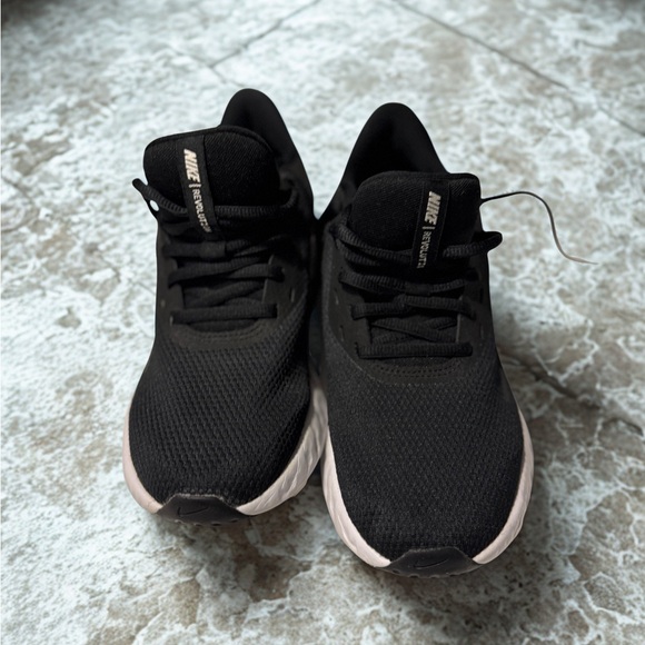 Nike Revolution Women’s Black Running Shoes Excellent Condition - Picture 2 of 7